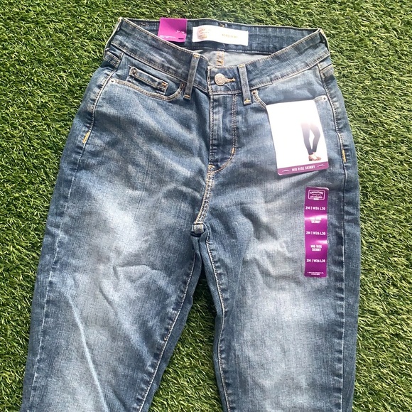 Signature by Levi Strauss & Co. Gold Label Women's Modern Skinny Jeans - Picture 5 of 15